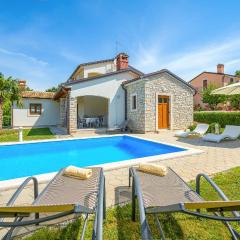 Three-Bedroom Holiday Home In Kmacici