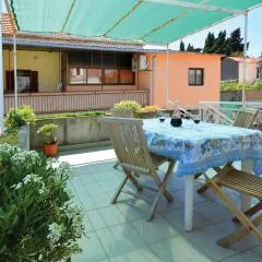 Three-Bedroom Apartment With A Fireplace In Stari Grad