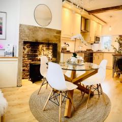 The Tenth House, Grade II Listed Georgian Town House, Wirksworth, Derbyshire, Peak District Cottage, Sleeps 4