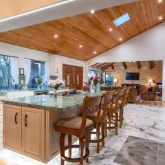 Sunset Retreat- TWO houses with hot tub, firepit, multiple kitchens, sleeps 20