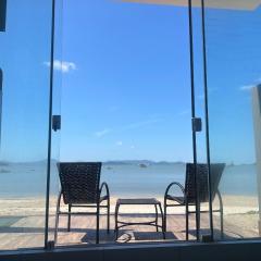 Pé na areia! Casa aconchegante frente mar! SV27H