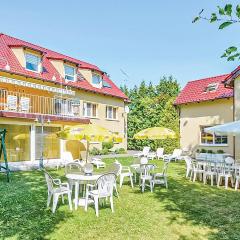 4 Bedroom Cozy Home In Grzybowo