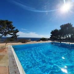 Studio les pieds dans l'eau dans résidence front de mer avec piscines, tennis, plage privée
