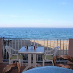 Front de mer pour ce T2 avec parking proche commerces - 6OND33