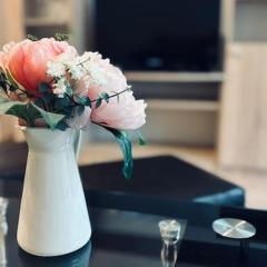 Bright New Apartment With Parking At The Center!