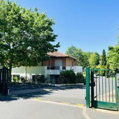 Appartement T2 à Cambo-les-Bains, RDC, piscine, proche thermes, wifi, parking privé, non-fumeur. - FR-1-495-33