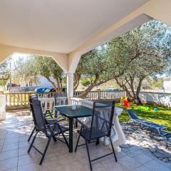 Lovely Apartment In Karin Gornji