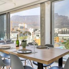 Always-Power Panoramic Mountain View Apartment