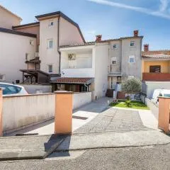 Cozy Apartment In Stinjan With Kitchen