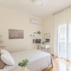 Central Cosy quite 28sm 5th floor balcony over garden 500m Metro Evangelismos