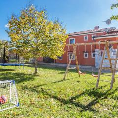 3 Bedroom Gorgeous Apartment In Pula