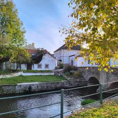 Chaloupka u Mostu sv Jana v centru Vodňan