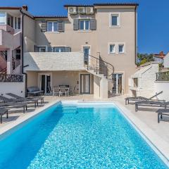 5 Bedroom Cozy Apartment In Banjole