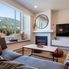Location with Views - 2BDR Penthouse Whistler Village