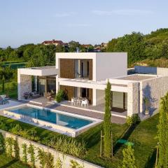 Villa Adoral