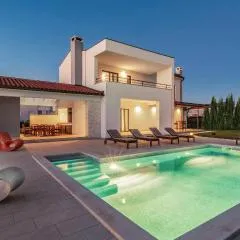 Amazing Home In Valbandon
