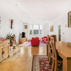 5-Bed Family Retreat in Chiswick