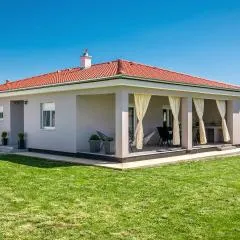 Gorgeous Home In Radeki Glavica