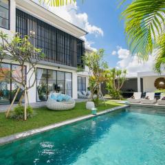 Stylish 4Bed Luxury Villa with Private Pool Access