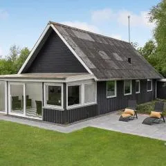Stunning Home In Vemb With Wifi