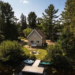 Le Lac Apaisant - Rustic Haven by the Water