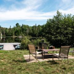 Le Lac Apaisant - Rustic Haven by the Water