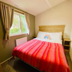 HOLYWELL PENN - Delightful Caravan with Outside Space in Newquay