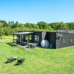 Seven-Bedroom Holiday Home In Glesborg