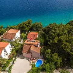4 Bedroom Cozy Home In Medici