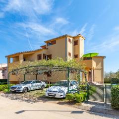 Stunning Apartment In Valbandon