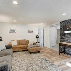 Cloud Ridge Cozy Suite w Fire Pit & Game Area