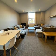 1 bed Apt close to Leeds Arena Sleeps up to 4 people F1