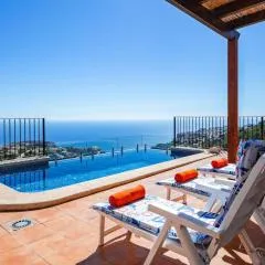Villa Amanecer by Villa Plus