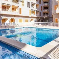 Torrevieja Playa Naufragos y piscina comunitaria