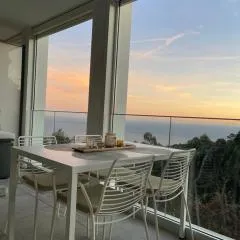 Appartement de luxe Eze village vue mer avec piscine