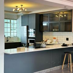 Messe Luxe 4-bed Apartment CBD