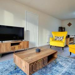 Modern New Build 3-Storey Home with Parking near Leicester City Centre