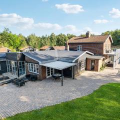 Amazing Home In Væggerløse With Sauna