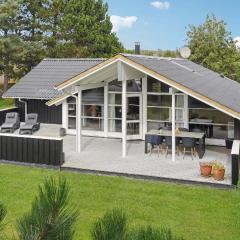4 Bedroom Cozy Home In Væggerløse