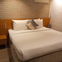 Enzo Apartments, Suites & Pods