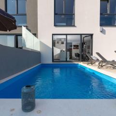 Casa Maestral by Briskva