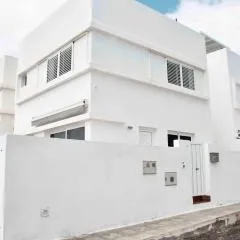 Gran terraza 1 minuto de las piscinas naturales