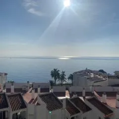 A un paso de peatonal del Balcón de Europa!