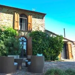 Il Falco - Rustico-Villa mit privatem Pool in Alleinlage
