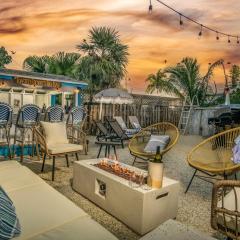 The Toasted CoconutPoolBikesGrillChic!