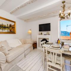 Au vieux château, atypique vue mer