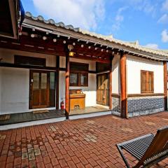 Jeonju Namugeuneul and Geunsoonae Chogajip