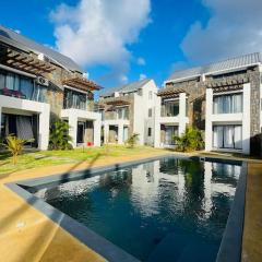 Cozy 3-Bedroom Townhouse, 10mins Walk to Beach - RV6