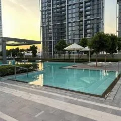 Luxurious 3BR - Pool - Canal View - Kids Play Area