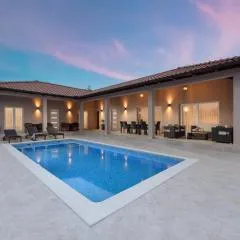 Charming Villa with heated pool near Zadar